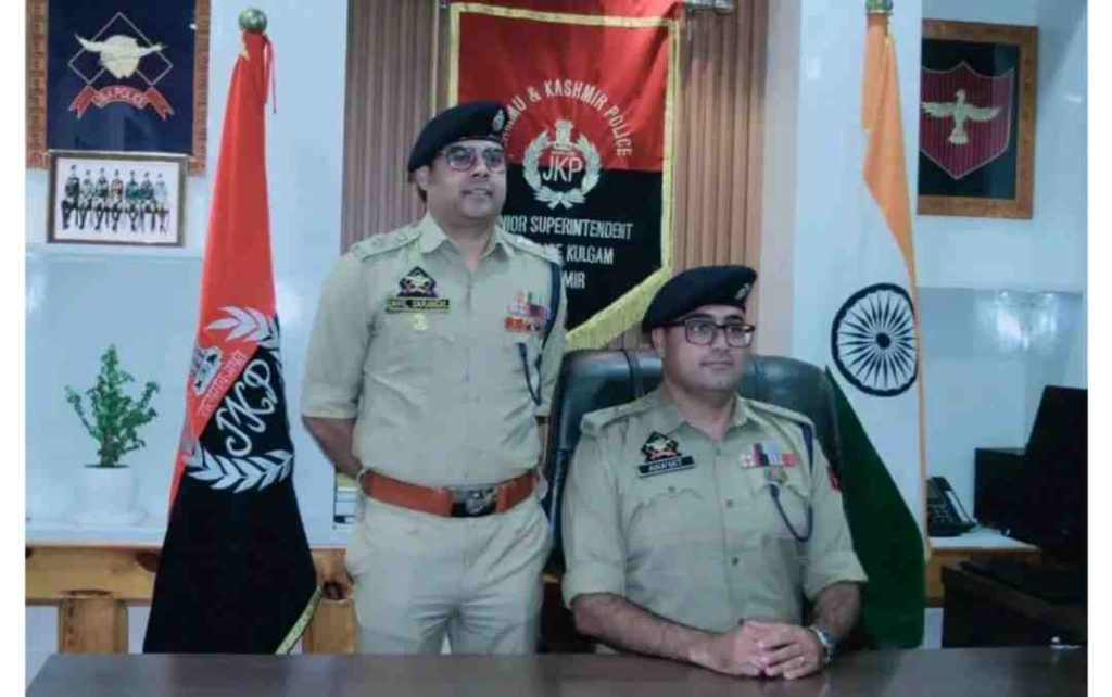 Anayat Ali Choudhary IPS Takes Charge as SSP Kulgam - Times of Kashmir ...